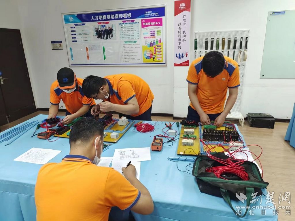 維達(dá)電工實(shí)操。通訊員供圖.jpeg