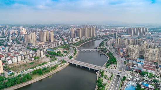 紅安城市客廳--一河兩岸鳥(niǎo)瞰圖.jpg