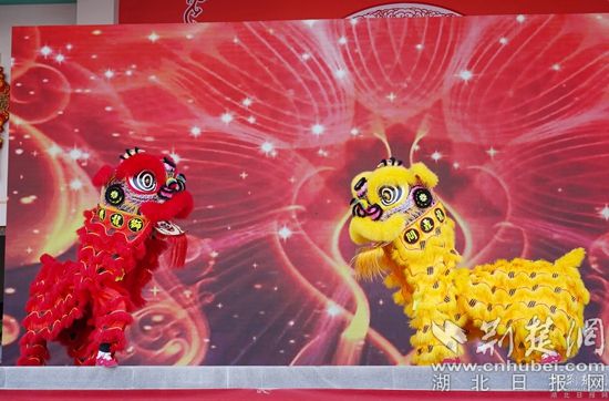 舞獅表演《金獅送?！?(2).jpg.jpg