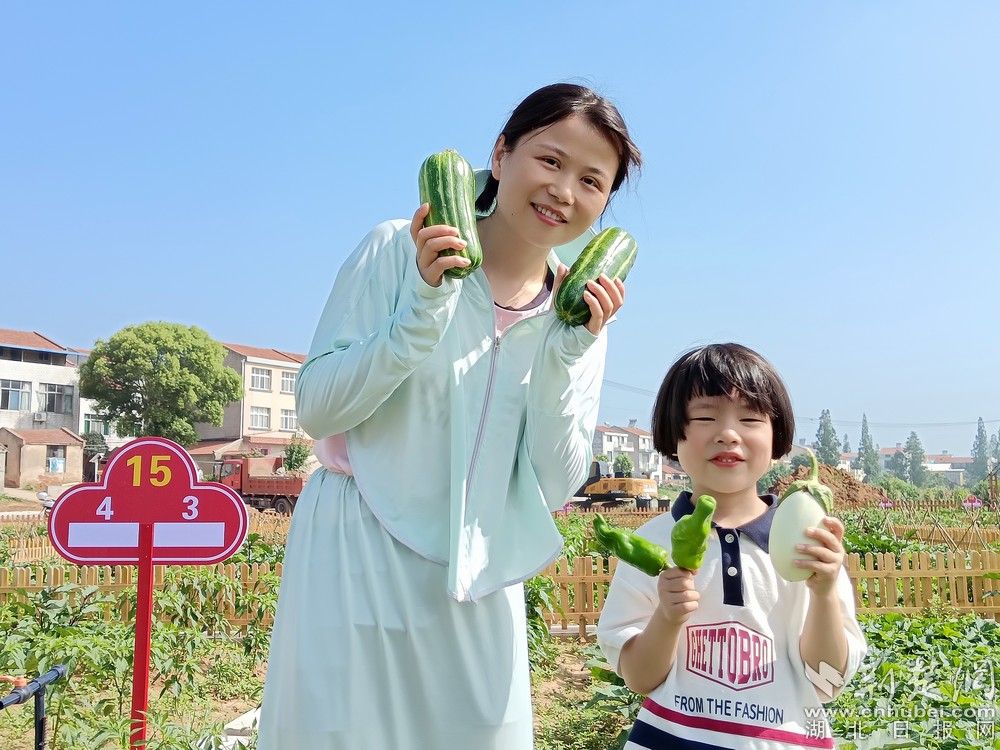 收獲的喜悅。通訊員 程愛華 攝.jpg.jpg