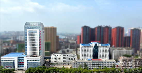 2016年1月，新門急診、外科大樓實現(xiàn)整體搬遷.jpg