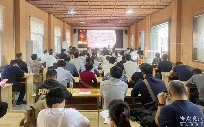 寧波、黃岡兩地人才交流現(xiàn)場(chǎng)。.webp.jpg.jpg